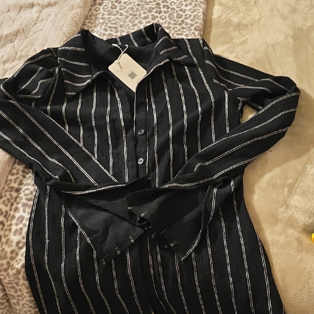NWT Black and White Striped Button-Up Shirt With Fan Sleeves Size Large